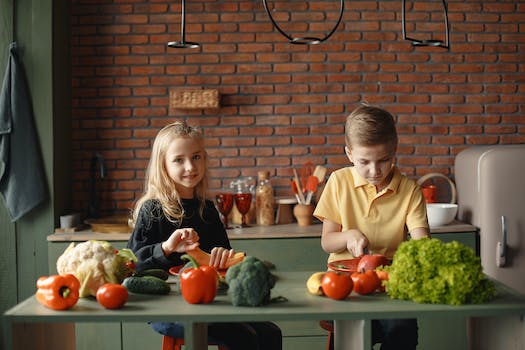 How to Easily Grow Crunchy, Fresh Lettuce Indoors All Year Round!